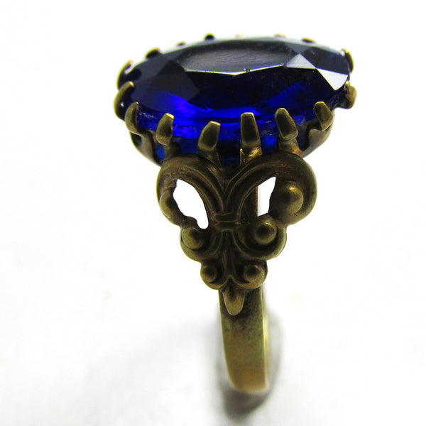 Vintage 1930s Czechoslovakia Diamante and Brass Fashion Ring - Side