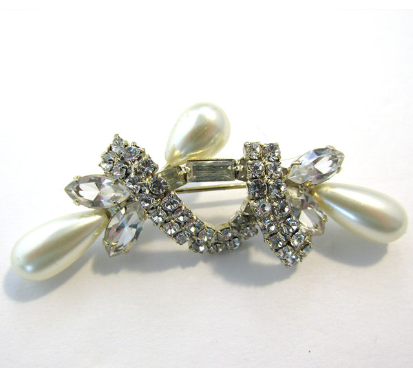 Gorgeous Vintage 1950s Sparkling Innovative Diamante and Pearl Bar Pin - Front