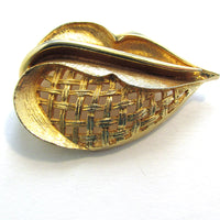 Imaginative Head-Turning Vintage 1950s Gold Lattice Work Leaf Pin - Front - Thumbnail