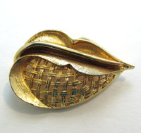 Imaginative Head-Turning Vintage 1950s Gold Lattice Work Leaf Pin - Front - Thumbnail