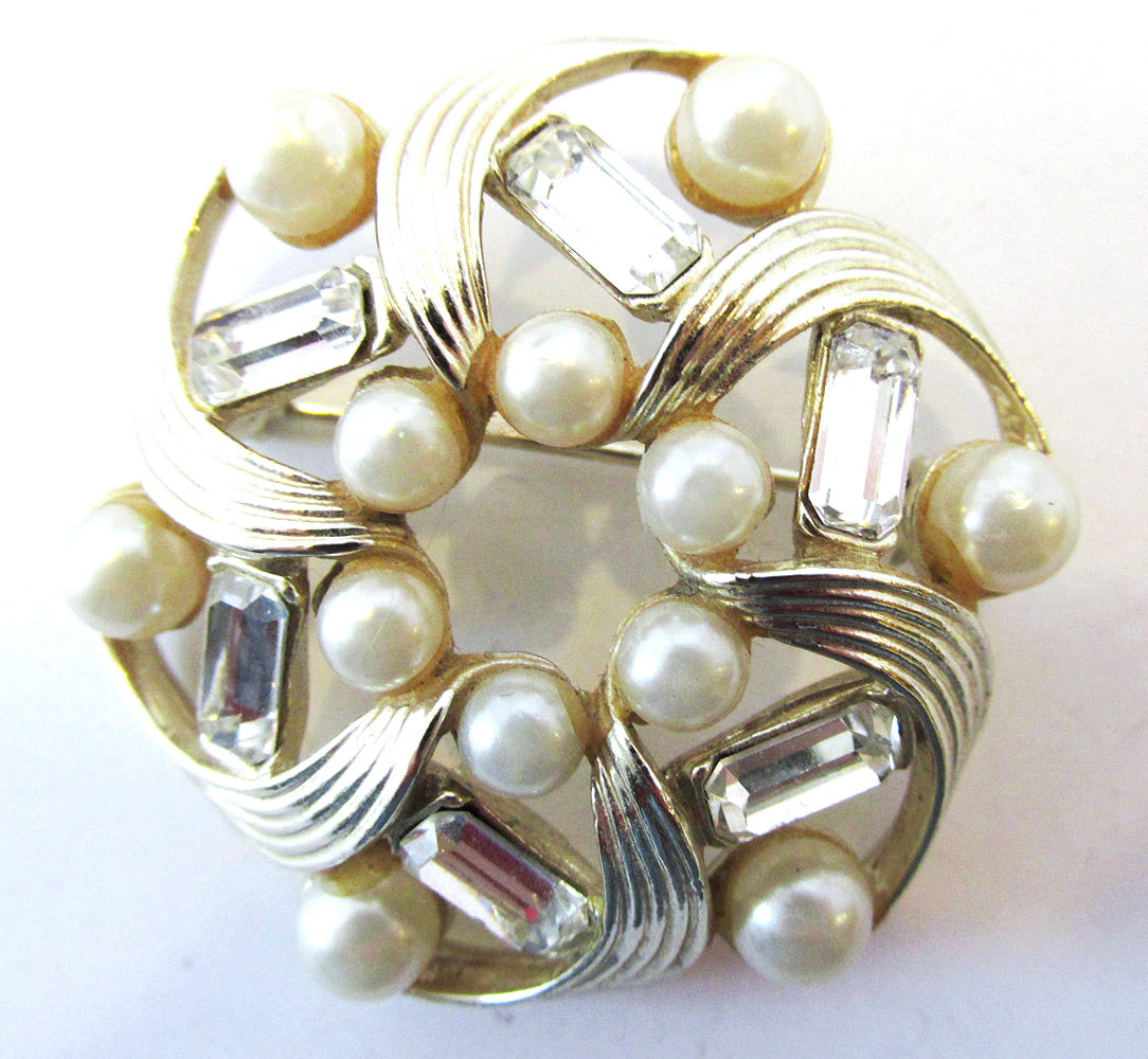 Vintage Lisner 1950s Designer Clear Rhinestone and Pearl Swirl Pin - Front