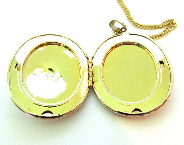 Dramatic 1950s Dramatic Mid-Century Oval Gold Locket and Chain - Opened