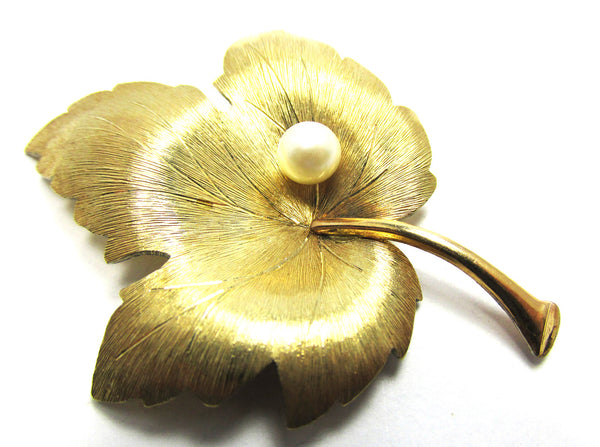 Signed Krementz Vintage 1960s Pearl and Gold Toned Leaf Pin  Front