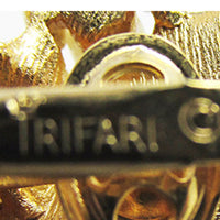 Gorgeous Crown Trifari 1950s Designer Diamante and Pearl Holly Set - Signature - Thumbnail