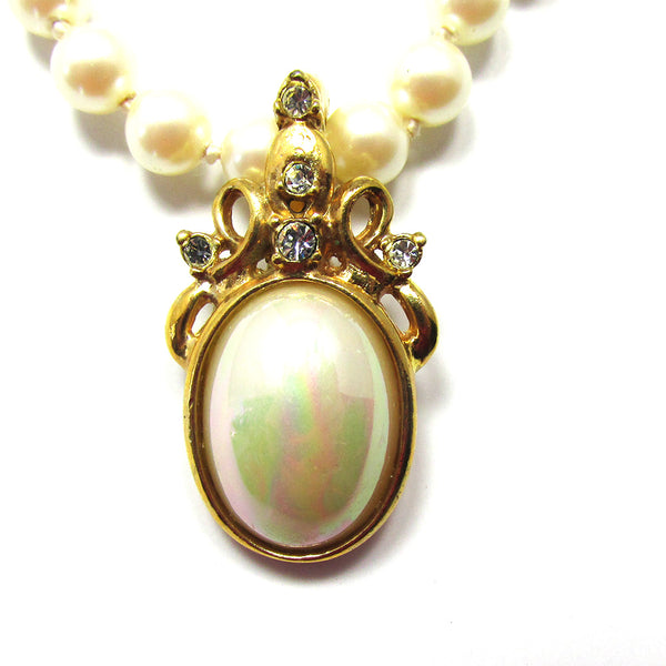 Vintage Mid-Century Pearl Necklace With Pearl and Diamante Enhancer - Close Up
