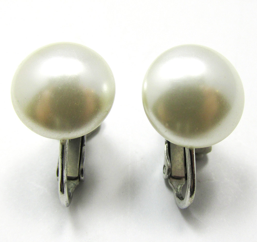 Signed Richelieu 1960s Mid-Century Pearl Cabochon Earrings - Front