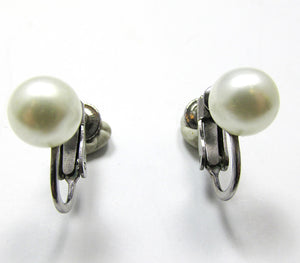 1970s Signed Richelieu Vintage Designer Pearl Earrings - Front