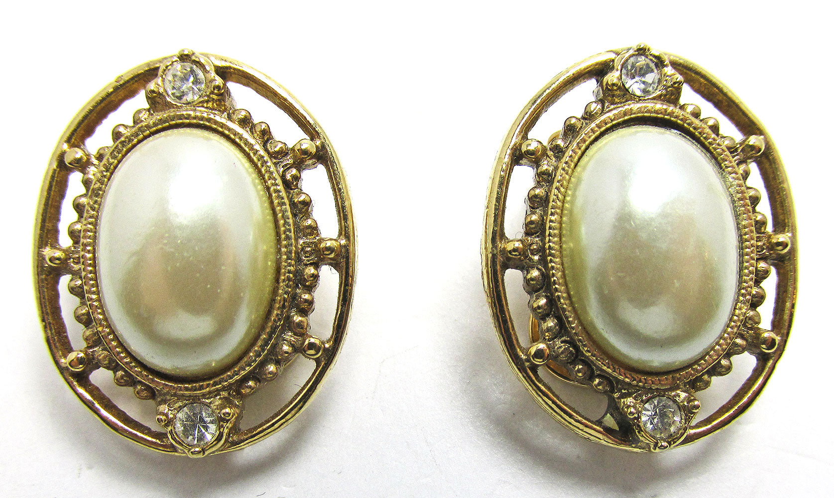 1970s Desirable Vintage Retro Diamante and Pearl Button Earrings - Front