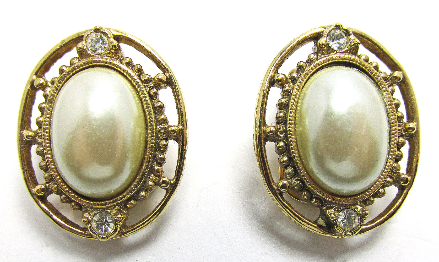1970s Desirable Vintage Retro Diamante and Pearl Button Earrings - Front