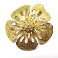 Signed 1950s Crown Trifari Mid-Century Flawless Floral Gold Pin - Close Up - Thumbnail