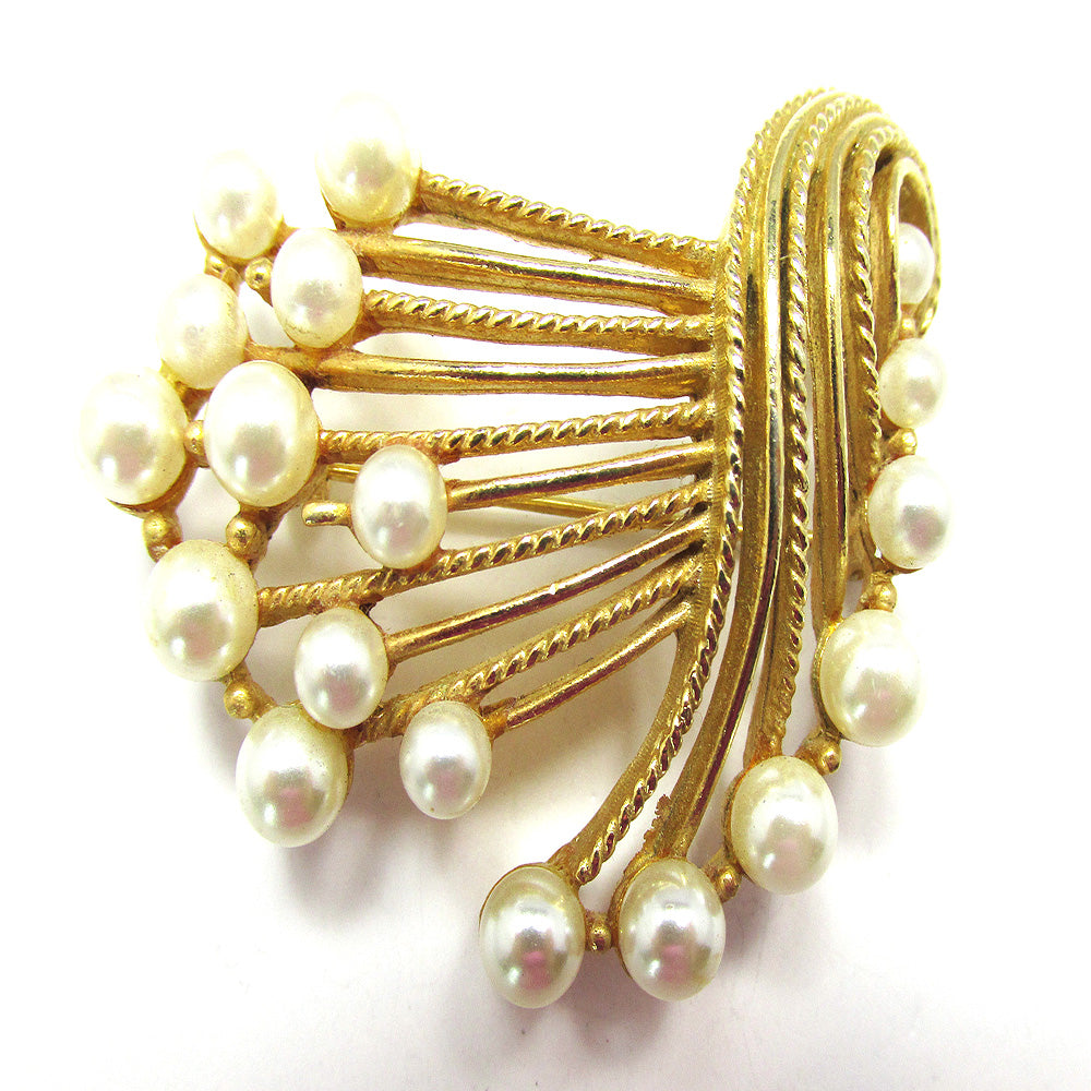 Imaginative Vintage 1950s Signed Lisner Designer Floral Pearl Pin - Front