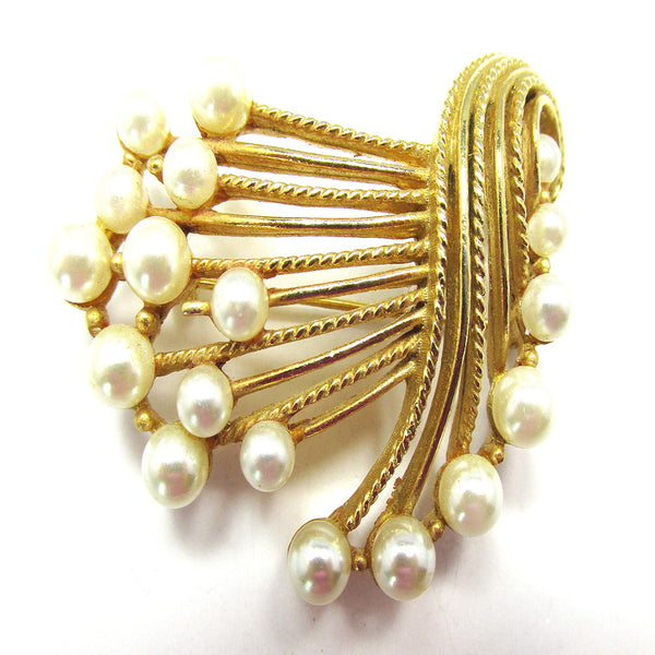 Imaginative Vintage 1950s Signed Lisner Designer Floral Pearl Pin - Front