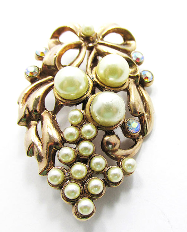 Beautiful Vintage 1950s Mid-Century Faux Pearl Grape and Ribbon Pin - Front