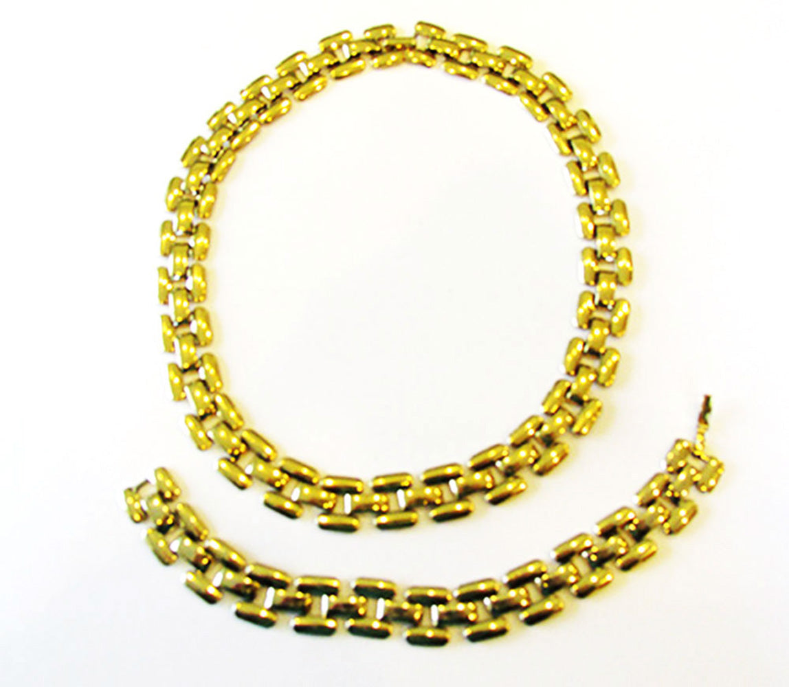 Vintage 1970s Contemporary Style Gold Link Necklace and Bracelet - Set Frot