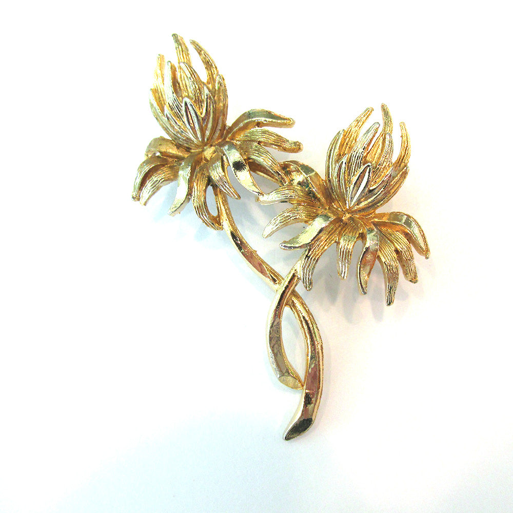 Vintage 1950s Mid-Century Charming Double Flower Gold Floral Pin - Front