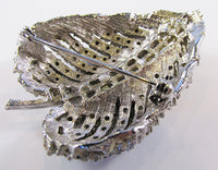 Art Vintage 1950s Emerald and Clear Rhinestone Leaf Pin - Thumbnail