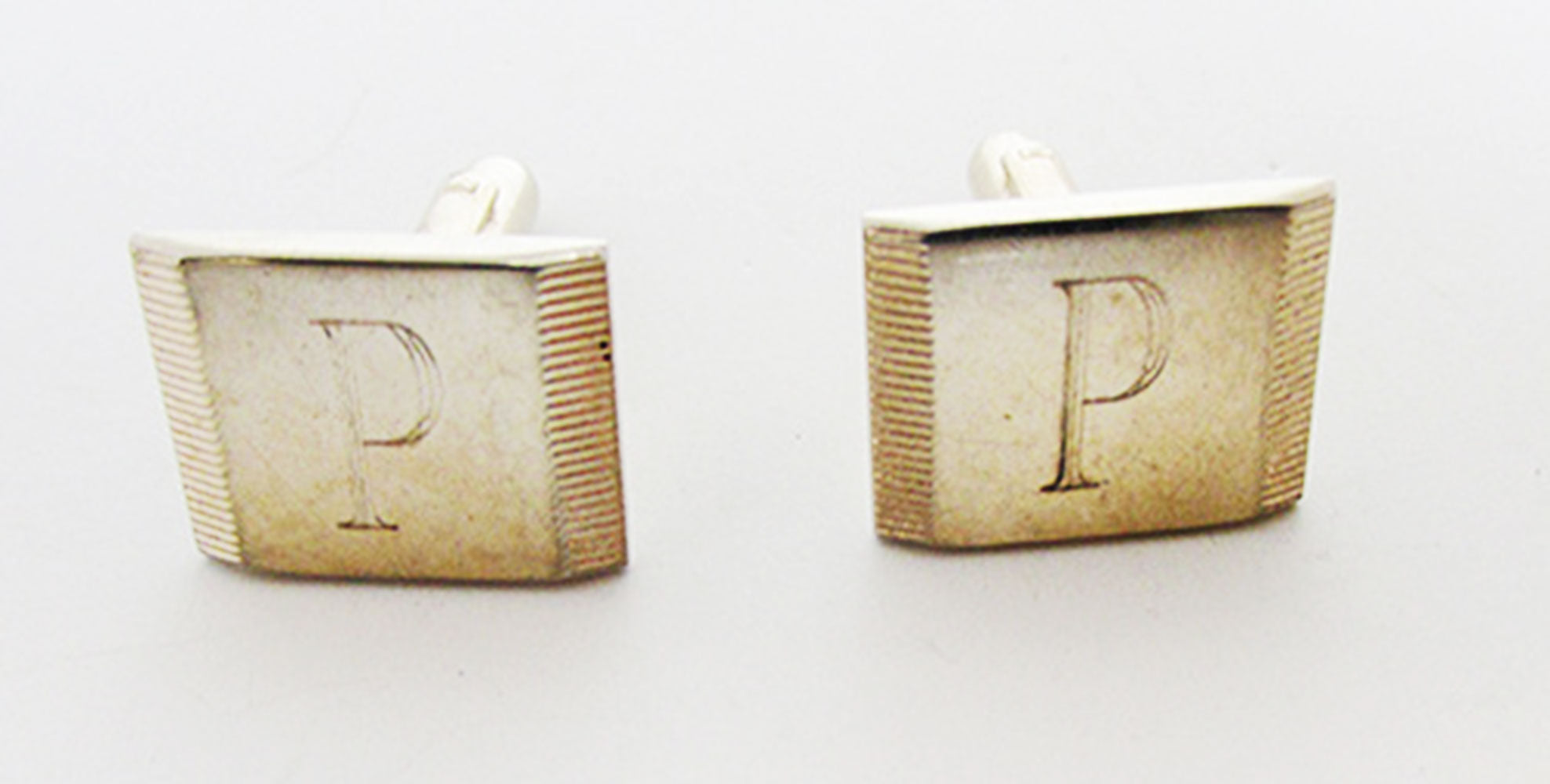 Men's 1950s Vintage Gold Monogrammed Geometric Cufflinks - Front