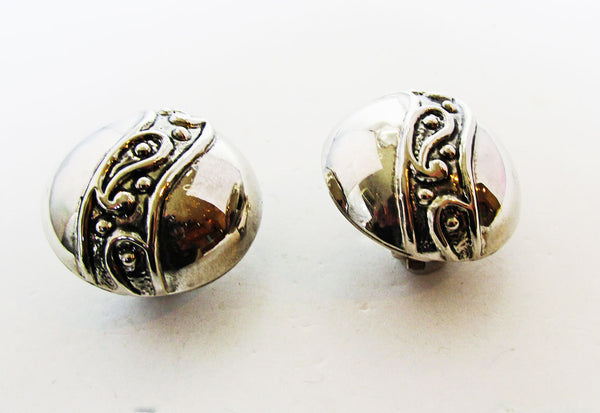 Eye-Catching Vintage 1970s Bold Contemporary Style Button Earrings - Front