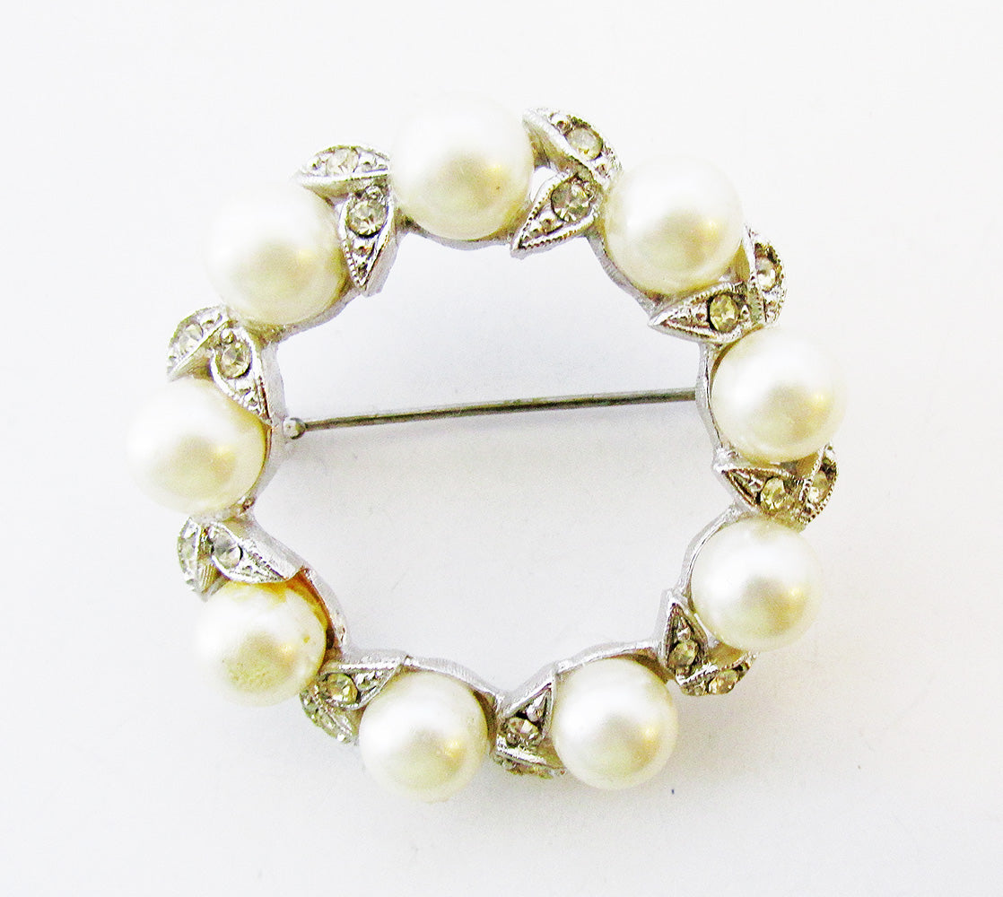 Lovely 1960s Mid-Century Sparkling Diamante and Pearl Circle Pin - Front
