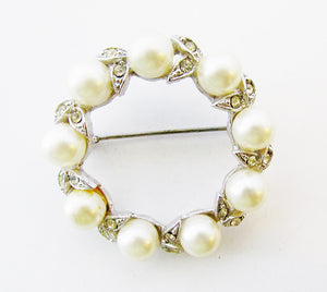 Lovely 1960s Mid-Century Sparkling Diamante and Pearl Circle Pin - Front