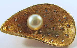 Vogue Vintage 1950s Mid Century Distinctive Pearl Seashell Pin