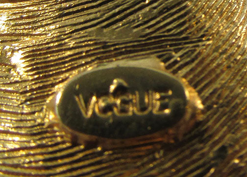 Vogue Vintage 1950s Mid Century Distinctive Pearl Seashell Pin