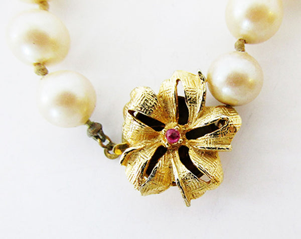 Vintage 1960s Diamante and Ivory Colored Hand Knotted Pearl Necklace - Closure Front