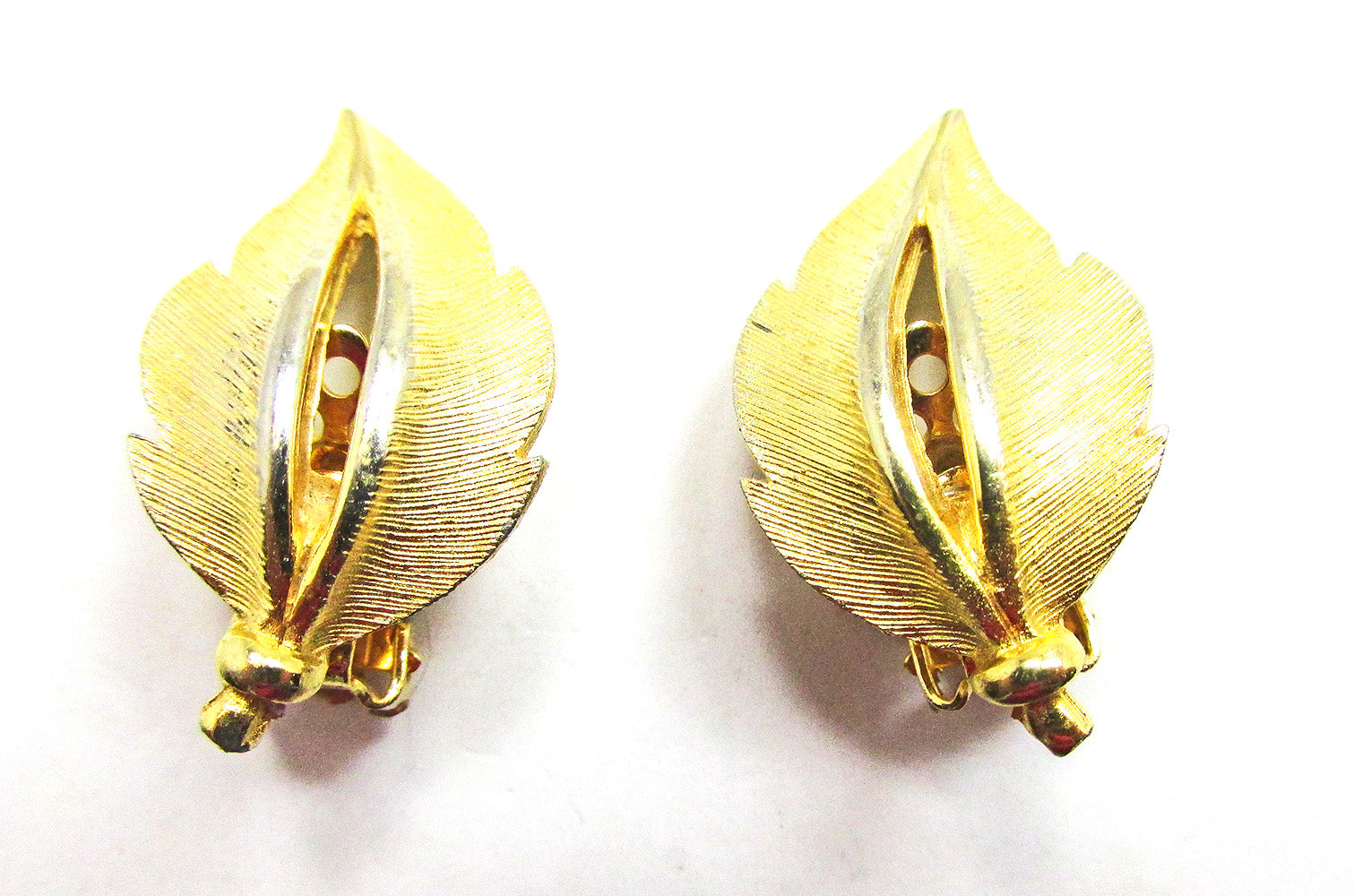 Jewelry Vintage 1960s Mid-Century Clip-On Gold Leaf Earrings - Front