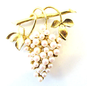 Pell 1960s Vintage Designer Jewelry Exquisite Ivory Pearl Grape Pin - Front