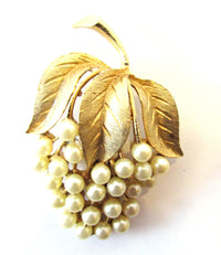 Jewelry Vintage 1950s Mid-Century Pearl and Gold Floral Pin - Front - Thumbnail