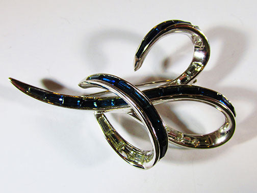 Boucher Vintage Exquisite 1950s Mid Century Sapphire Ribbon Pin