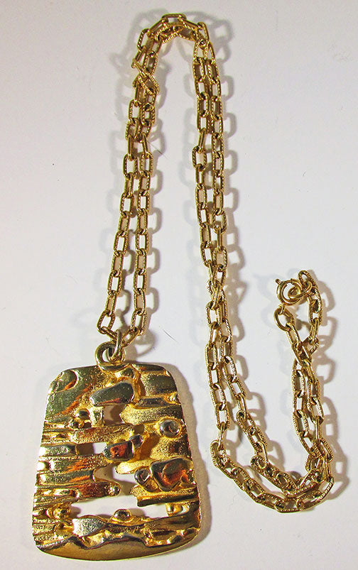 Crown Trifari Vintage Retro 1960s Avant-Garde Gold Pendant