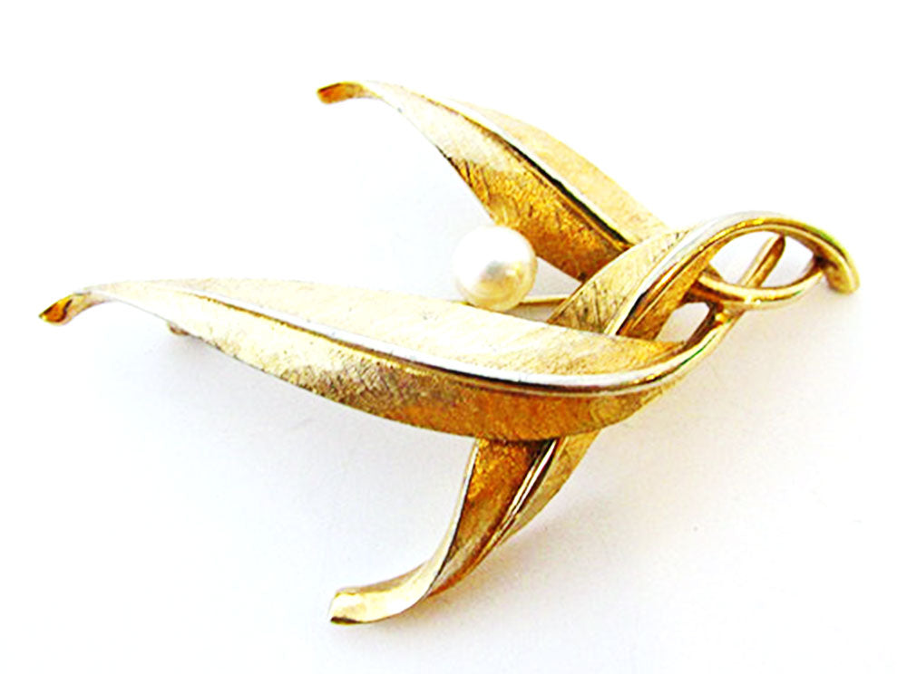 Boucher 1950s Designer Jewelry Unique Pearl and Gold Floral Spray Pin - Front