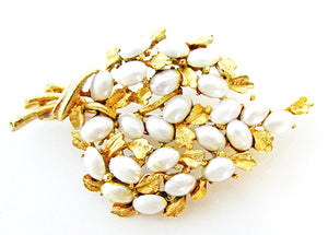 BSK 1960s Vintage Jewelry Delightful Pearl Cabochon Floral Leaf Pin - Front