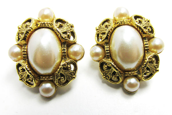 Jewelry Vintage 1970s Contemporary Style Pearl Clip-On Earrings - Front