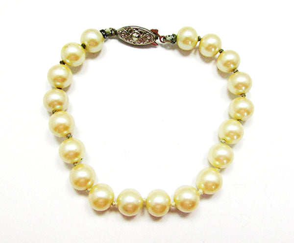 Vintage 1950s Jewelry Mid-Century Classic Ivory Pearl Bracelet - Front