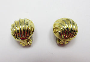 Vintage 1960s Adorable Dainty Gold Seashell Button Earrings
