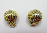 Vintage 1960s Adorable Dainty Gold Seashell Button Earrings - Thumbnail