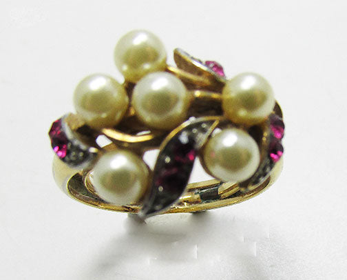 Avon Vintage 1960s Adorable Retro Contemporary Style Fashion Ring