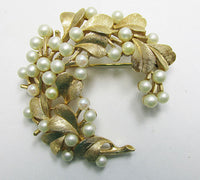 Crown Trifari Vintage Retro Lovely Pearl Floral Pin - Thumbnail