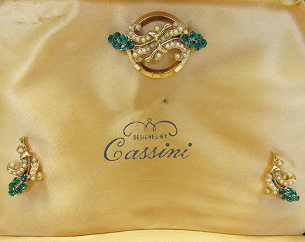 Oleg Cassini 1950 Vintage Diamante and Pearl Gold Plate Four Piece Set - Box Interior