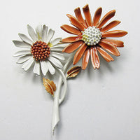 Art Vintage Delightful Mid Century Enameled Daisy Pin - Thumbnail