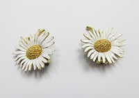 Marvella Vintage 1950s Eye-Catching Enameled Daisy Floral Button Earrings - Thumbnail