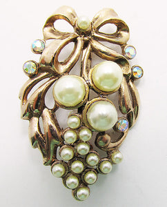 Vintage Mid Century 1950s Beautiful Grape and Ribbon Pin