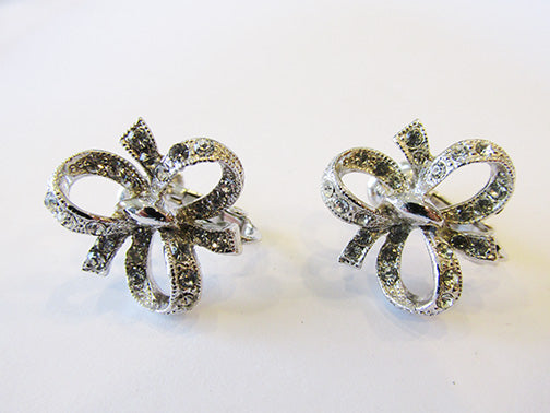 Hedy Vintage 1960s Dainty Eye-Catching Retro Button Bow Earrings